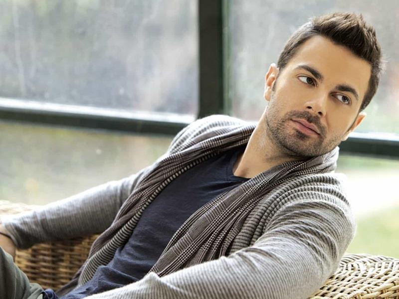 Ο Ηλίας Βρεττός μεταφέρθηκε σε ιδιωτική κλινική - Media