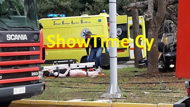 Ηλίας Βρεττός: Σοβαρό τροχαίο στην παραλιακή – Το αυτοκίνητο καρφώθηκε σε δέντρο - Media