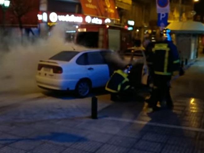 Κοζάνη: Πήρε φωτιά το αυτοκίνητό του την ώρα που οδηγούσε (Video)  - Media