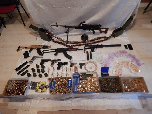 Κρήτη: Γνωστό μέλος της Χρυσής Αυγής ο συλληφθείς στο Ρέθυμνο - Έκρυβε καλάσνικοφ, πυροκροτητές και αντιαρματικό όπλο  - Media