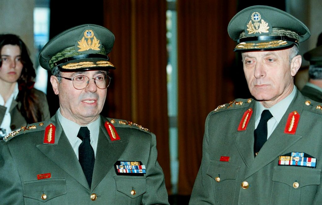 Επίτιμος A/ΓΕΕΘΑ για τους στρατιωτικούς: Ήταν στημένο επεισόδιο, η σύλληψη έγινε από τις ειδικές δυνάμεις (Video) - Media