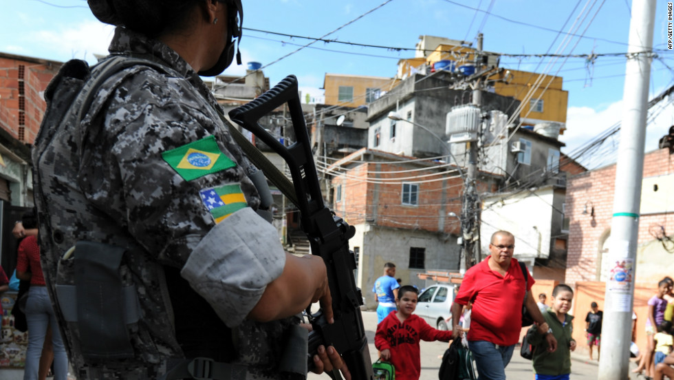 Ένα μωρό σκοτώθηκε σε ανταλλαγή πυρών συμμοριών ναρκωτικών και αστυνομίας σε φαβέλα στη Βραζιλία - Media