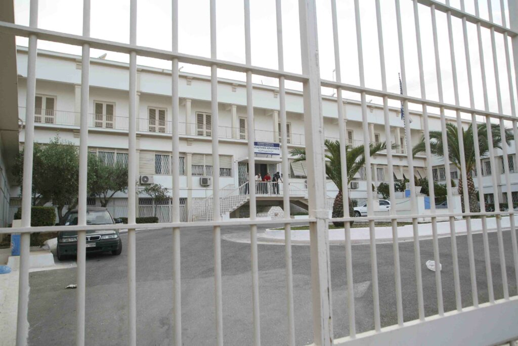 Κρατούμενοι μαστίγωσαν σωφρονιστικό υπάλληλο στον Κορυδαλλό - Media