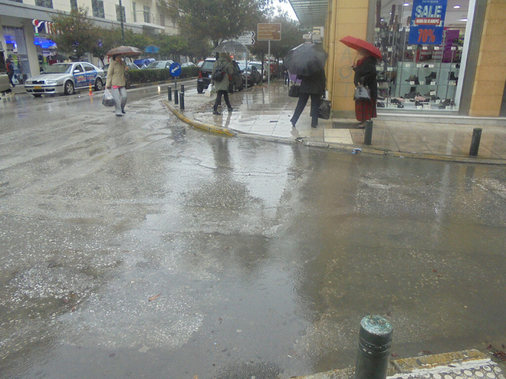Σε επιφυλακή τα Τρίκαλα – «Φουσκώνει» ο Πηνειός - Media