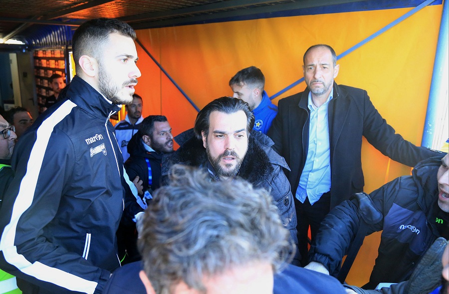 Άγριοι τσαμπουκάδες στην Τρίπολη - Σπρωξιές, μπουνιές και ποδοπατήματα μεταξύ παραγόντων του ΠΑΟΚ και παικτών του Αστέρα (Photos & Video)  - Media