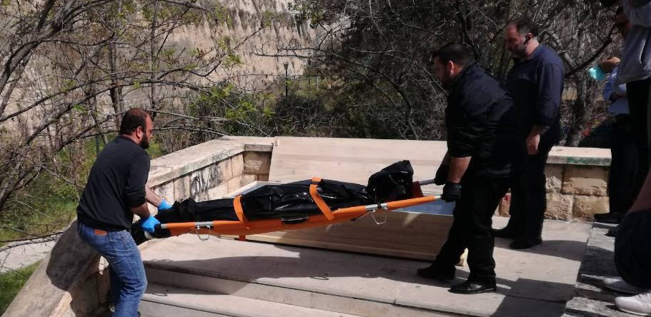 Συναγερμός στην ΕΛΑΣ: Βρέθηκε πτώμα γυναίκας σε πάρκο (Photo) - Media