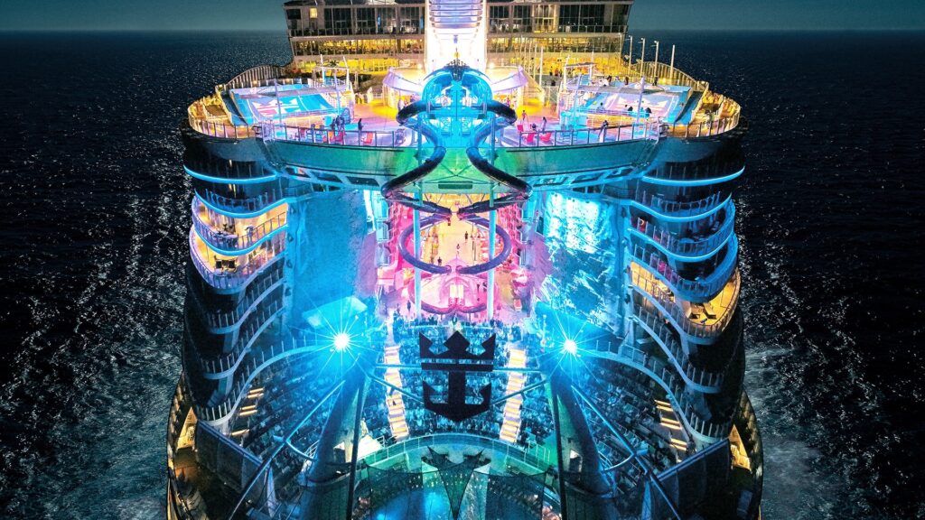 «Symphony of the seas»: Το μεγαλύτερο κρουαζιερόπλοιο του κόσμου με πατινάζ, όπερα και το δικό του... Σέντραλ Παρκ! (Photos/Video) - Media