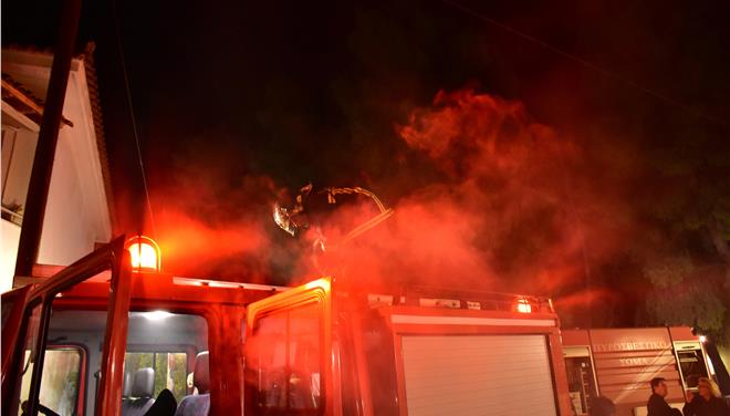 Πυρκαγιά σε εργοστάσιο στο Κορωπί - Media