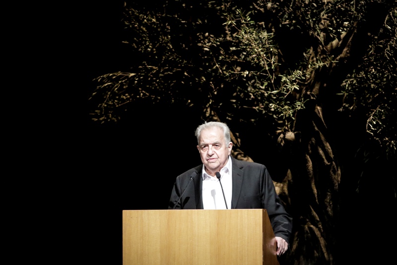 Φλαμπουράρης: Σήμερα δεν υπάρχουν σκοτεινά δωμάτια και τροχήλατες βαλίτσες στο Μαξίμου - Media