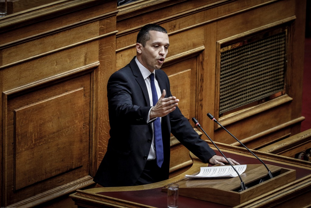 Επίπεδο… Κασιδιάρη: Επίθεση μίσους στη Φουρέιρα και τους Αλβανούς ποδοσφαιριστές από τη Βουλή (Video) - Media