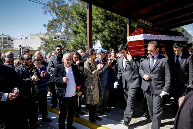 Ράγισαν καρδιές: Το «ύστατο χαίρε» στον Χρήστο Σιμαρδάνη (Photos) - Media