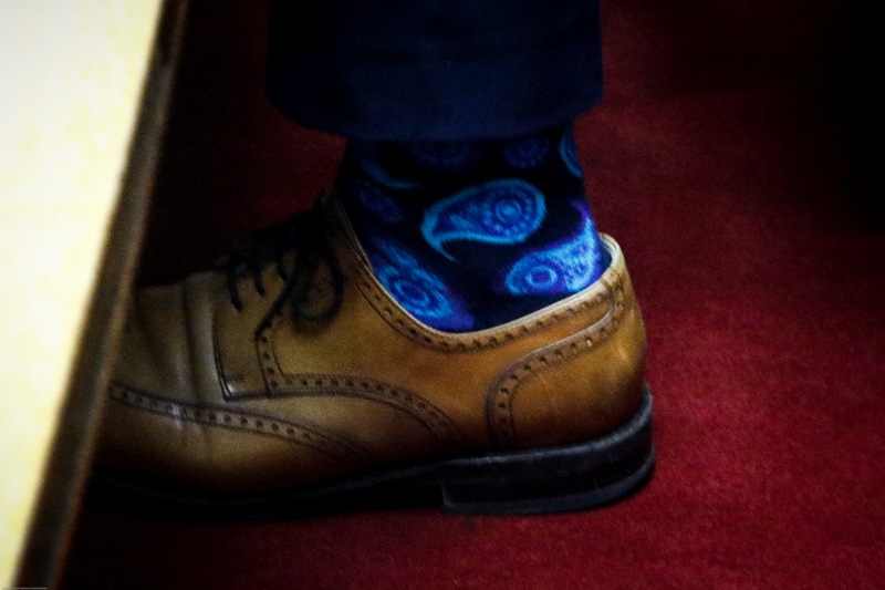 Ο στυλάτος βουλευτής με τις πολύχρωμες κάλτσες (Photo)  - Media