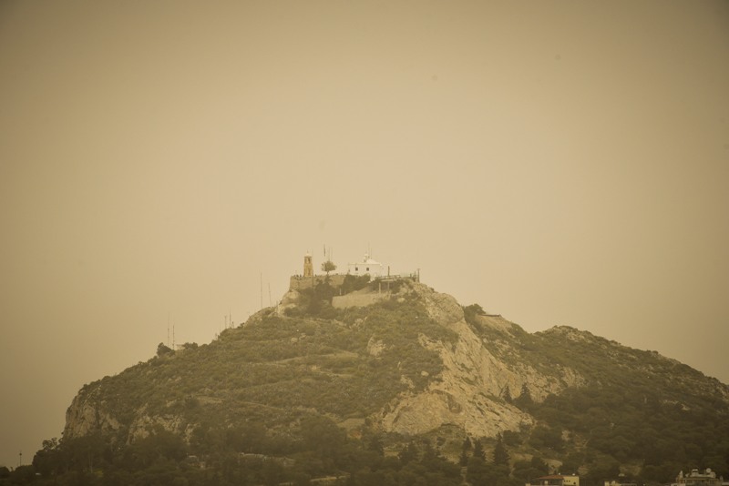 Εικόνα που σοκάρει: Όλη η Ελλάδα στον κλοιό της σκόνης (Photo) - Media