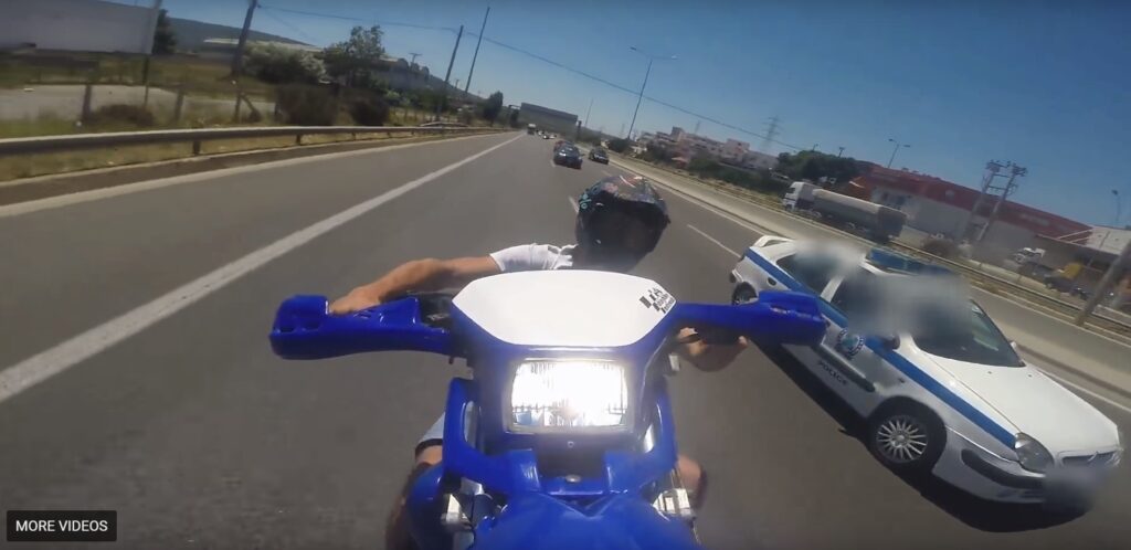 Έλληνας Οδηγός: Σούζα στην Εθνική με το περιπολικό δίπλα του – Τι έκαναν οι αστυνομικοί (Video) - Media