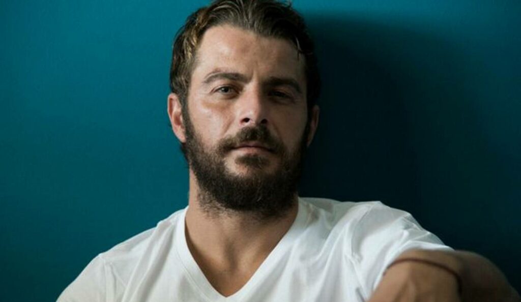 Ο Ντάνος «πλακώθηκε» με φωτορεπόρτερ στην παραλιακή: «Πρόσεξε θα τις αρπάξεις»- «Σιγά ρε νταή» - Media