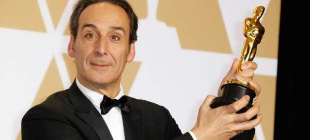 Συγκινημένος ο Αλεξάντρ Ντεσπλά για το βραβείο του: «Αφιερωμένο στην Ελληνίδα μητέρα μου» (Videos) - Media