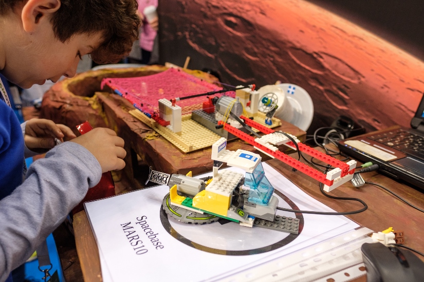 Τα παιδιά σχεδιάζουν έναν καλύτερο κόσμο για όλους:  Πάνω από 3.500 συμμετοχές στον Πανελλήνιο Διαγωνισμό Εκπαιδευτικής Ρομποτικής 2018 - Media