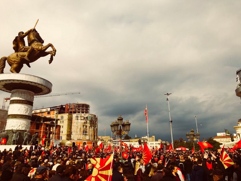 Μεγάλη διαδήλωση στα Σκόπια κατά της αλλαγής του ονόματος  - «Είμαστε Μακεδόνες» (Video) - Media
