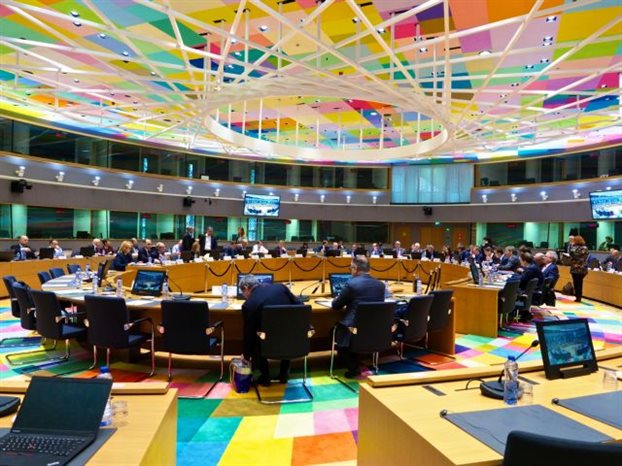Ενισχυμένη γραμμή πίστωσης από τον ESM συζητά το Ecofin - Media