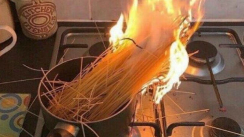 Φοιτήτριες ήθελαν να μαγειρέψουν μακαρόνια, δεν έβαλαν νερό και έκαψαν την κουζίνα! - Media