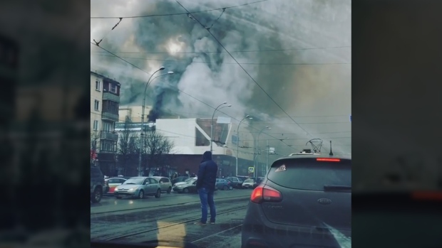 Ρωσία: Πέντε νεκροί και 32 τραυματίες από πυρκαγιά σε εμπορικό κέντρο στο Κεμέροβο (Video) - Media