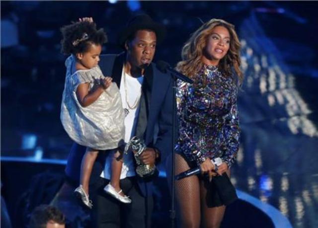 Beyoncé - Jay Z: Η 6χρονη κόρη τους ποντάρει 19.000 δολάρια για ένα έργο τέχνης (Photos) - Media