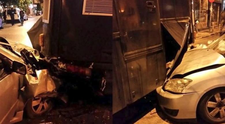 Μεθυσμένος οδηγός «καρφώθηκε» σε κλούβα των ΜΑΤ στα Εξάρχεια - Media