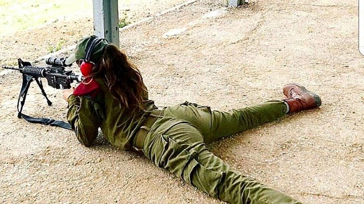 Αυτό είναι το μοντέλο που άφησε τις πασαρέλες για να γίνει ... «κομάντο» (Photo)  - Media