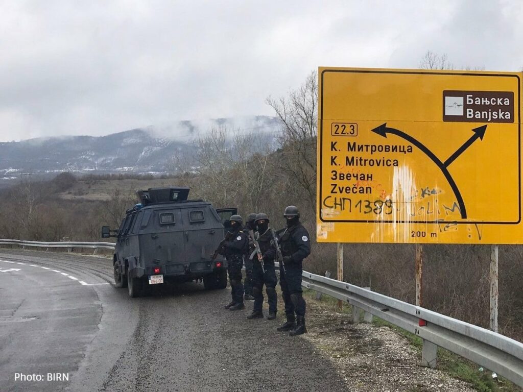 «Ανεβαίνει ο υδράργυρος» στο Κόσοβο: Απελάθηκε Σέρβος αξιωματούχος - Κρότου-λάμψης κατά διαδηλωτών - Media