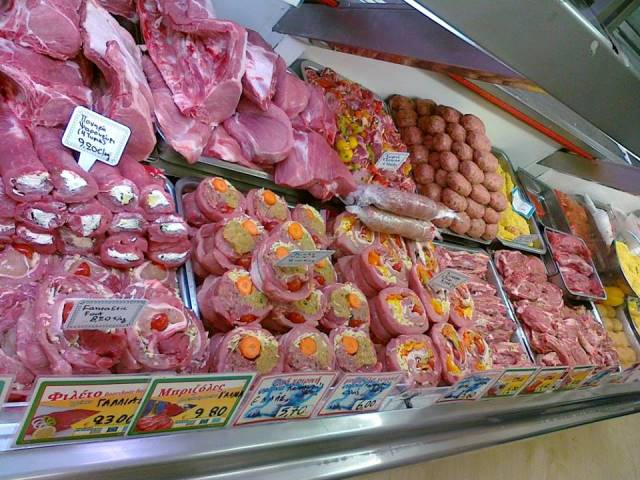 Κρεοπωλεία έριξαν στην αγορά 52 κιλά ακατάλληλο γύρο, κοτομπουκιές και κεφτεδάκια - Media