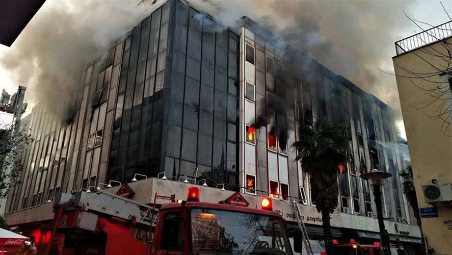 Λάρισα: Αποκαθίσταται σταδιακά η λειτουργία της ΔΟΥ μετά την πυρκαγιά - Media