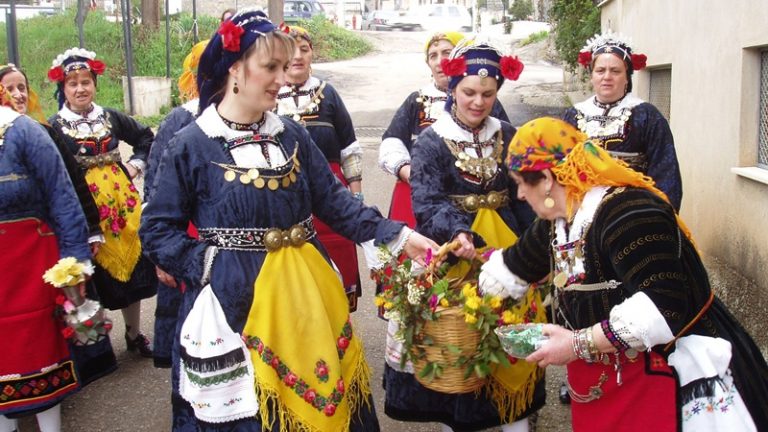 Τι γιορτάζουμε το Σάββατο του Λαζάρου -  Ήθη και έθιμα από όλη την Ελλάδα (Video) - Media