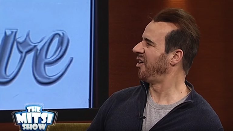 Απολαυστικός Μητσικώστας - Μιμείται τον Σωκράτη του Power Of Love (Video) - Media