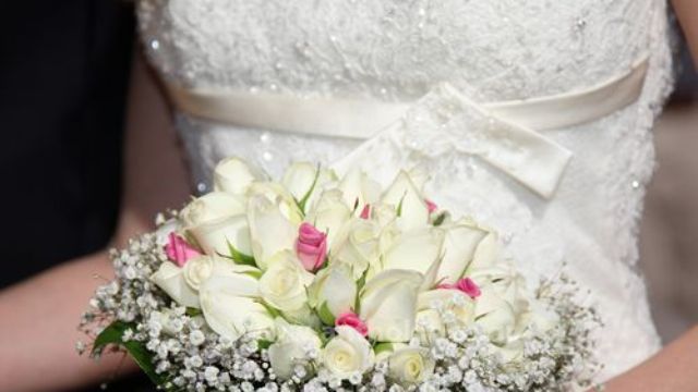 Παντρεύτηκε με ταξιτζή για μια βδομάδα για να ζηλέψει ένας άλλος! (Video) - Media