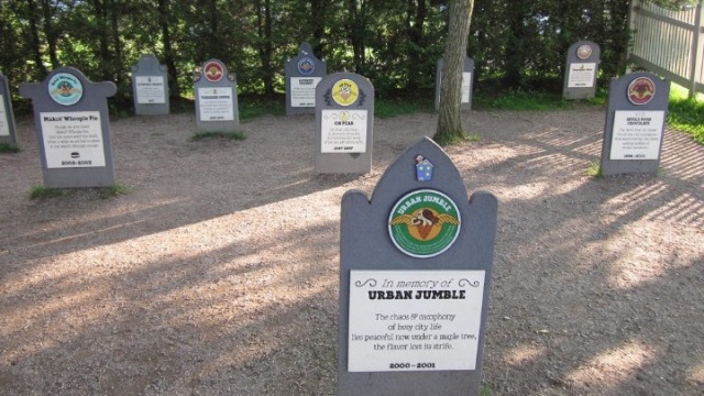 Κι όμως! Υπάρχει νεκροταφείο ...γεύσεων παγωτού (Video | Photos) - Media