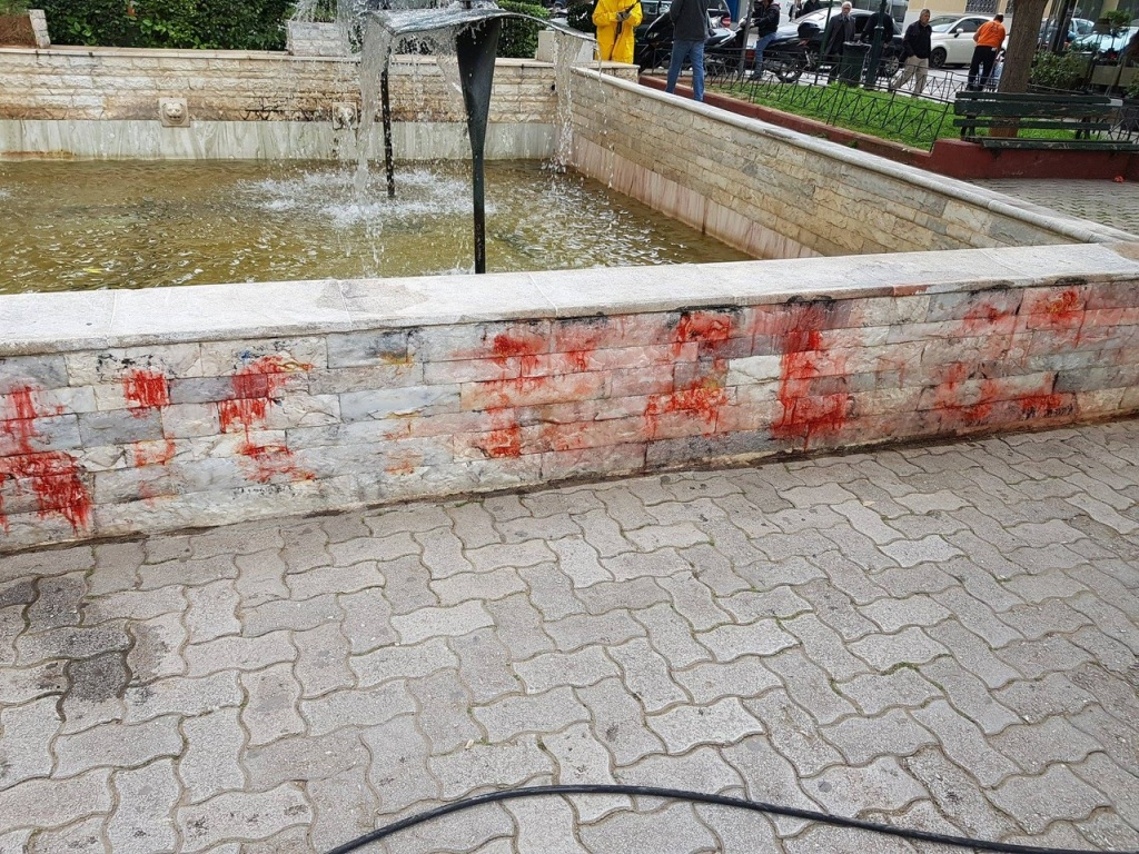 Η Karcher και εθελοντές καθάρισαν την ιστορική πλατεία στην Φωκίωνος Νέγρη (Photos) - Media