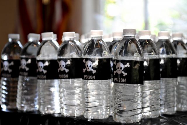 Διατροφική βόμβα: Το 90% των εμφιαλωμένων νερών περιέχει κομματάκια πλαστικού - Media