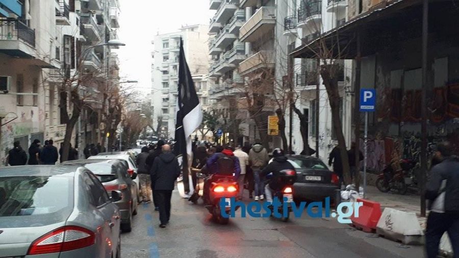 Πορεία οπαδών του ΠΑΟΚ στη Θεσσαλονίκη - Η Αστυνομία μπλόκαρε την κάθοδό τους στην Αθήνα - Media