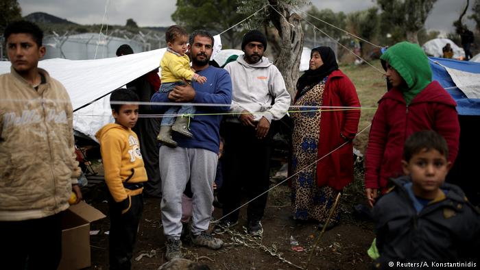 Αιτούντες άσυλο: Μύθοι και fake news για το πόσα χρήματα λαμβάνουν - Τι προσφέρει η κάρτα ανάληψης μετρητών (Photos) - Media