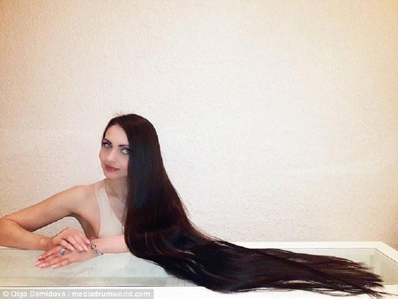 Αυτή είναι η πραγματική Ραπουνζέλ - Τα μαλλιά της έχουν μήκος 1 μέτρο και 90 εκατοστά (Photos) - Media