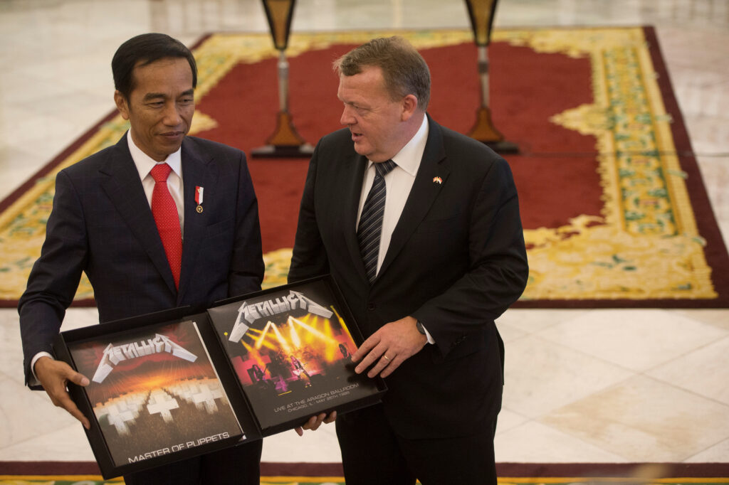 «Χεβιμεταλάς» ο πρόεδρος της Ινδονησίας - Πλήρωσε 800 ευρώ για σπάνιο άλμπουμ των Metallica - Media