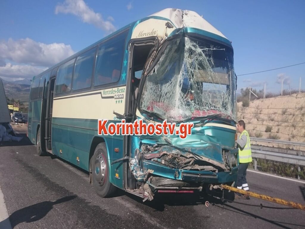 Τραυματίες από σύγκρουση λεωφορείου ΚΤΕΛ με φορτηγό (Video/Photo) - Media
