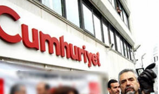 Τουρκία: Αποφυλακίστηκαν υπό όρους δύο δημοσιογράφοι της εφημερίδας Cumhuriyet - Media