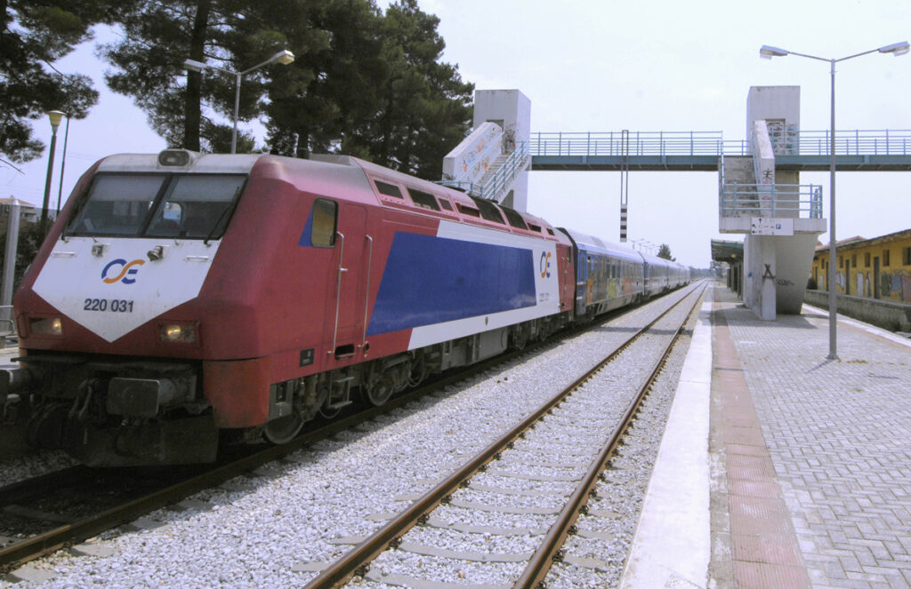 Aκρωτηριάστηκε και στα δυο πόδια 33χρονος στη Λάρισα - Παρασύρθηκε από αμαξοστοιχία του ΟΣΕ - Media