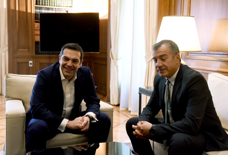 Στις 4:30 το απόγευμα η συνάντηση Τσίπρα-Θεοδωράκη - Media