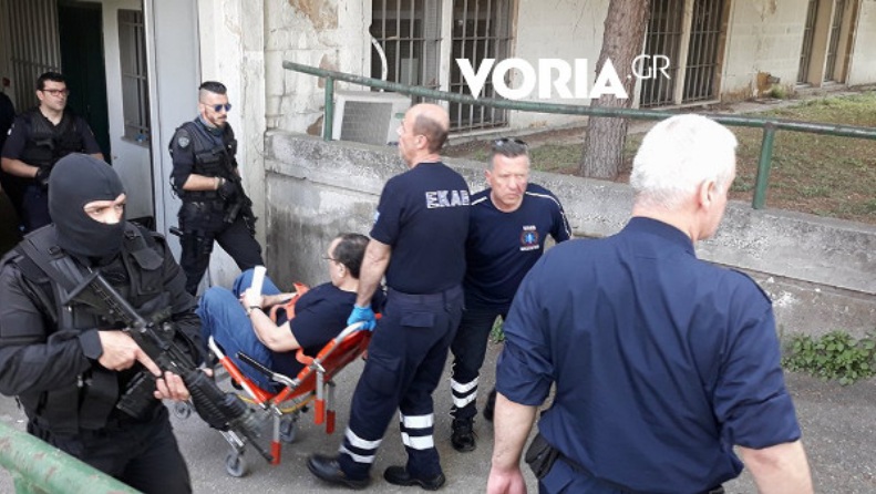 Εσπευσμένα στο νοσοκομείο ο αρχιμαφιόζος «Το Λίπος» - Αισθάνθηκε αδιαθεσία και μούδιασμα στο κελί του πριν τη δίκη (Photos) - Media