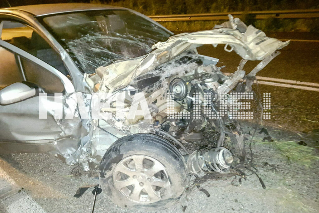 Σε άμορφη μάζα σιδερικών μετατράπη ΙΧ μετά από σύγκρουση με νταλίκα – Από «θαύμα» γλίτωσε ο οδηγός (Photos) - Media