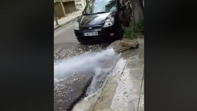 Απίστευτο περιστατικό στην Πάτρα: Πίδακας-γίγας 6 μέτρων κατέβρεξε το σαλόνι διαμερίσματος! (Video) - Media