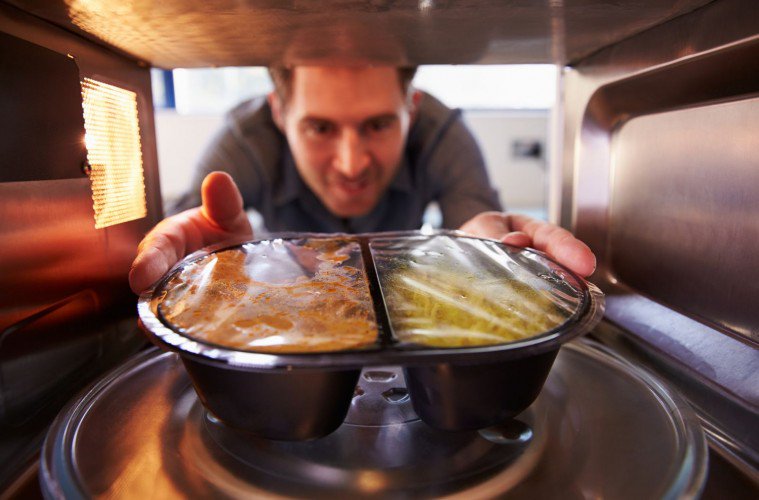 10 φαγητά που δεν πρέπει να ζεσταίνεις στο φούρνο μικροκυμάτων - Media