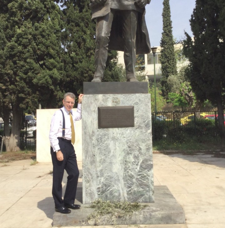 Ο Τζέφρι Πάιατ στο άγαλμα Τρούμαν - «Σύμβολο της γενναιοδωρίας του αμερικανικού λαού στην Ελλάδα» (Photos) - Media